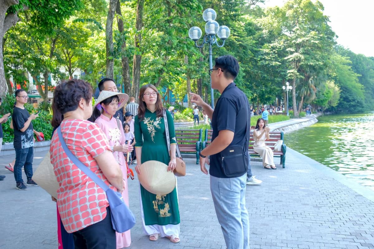 Hanoi Instagram Tour: Ceramic Mosaic Mural, Sword Lake, Long Bien Bridge