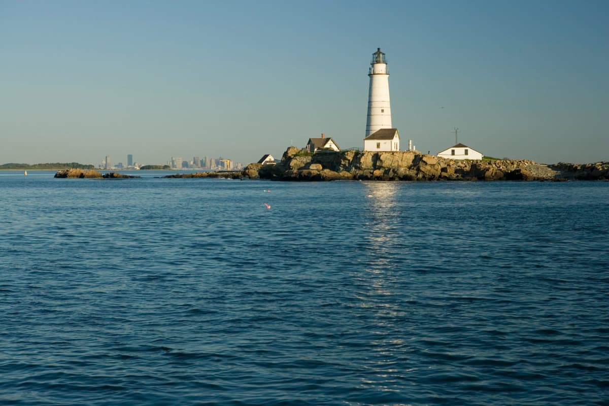 Boston Harbor: Historic Sightseeing Cruise