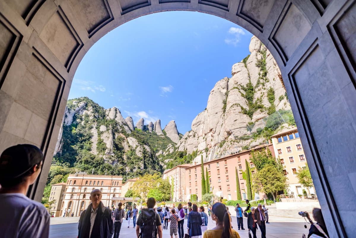 Montserrat, Girona, and Costa Brava Tour from Barcelona