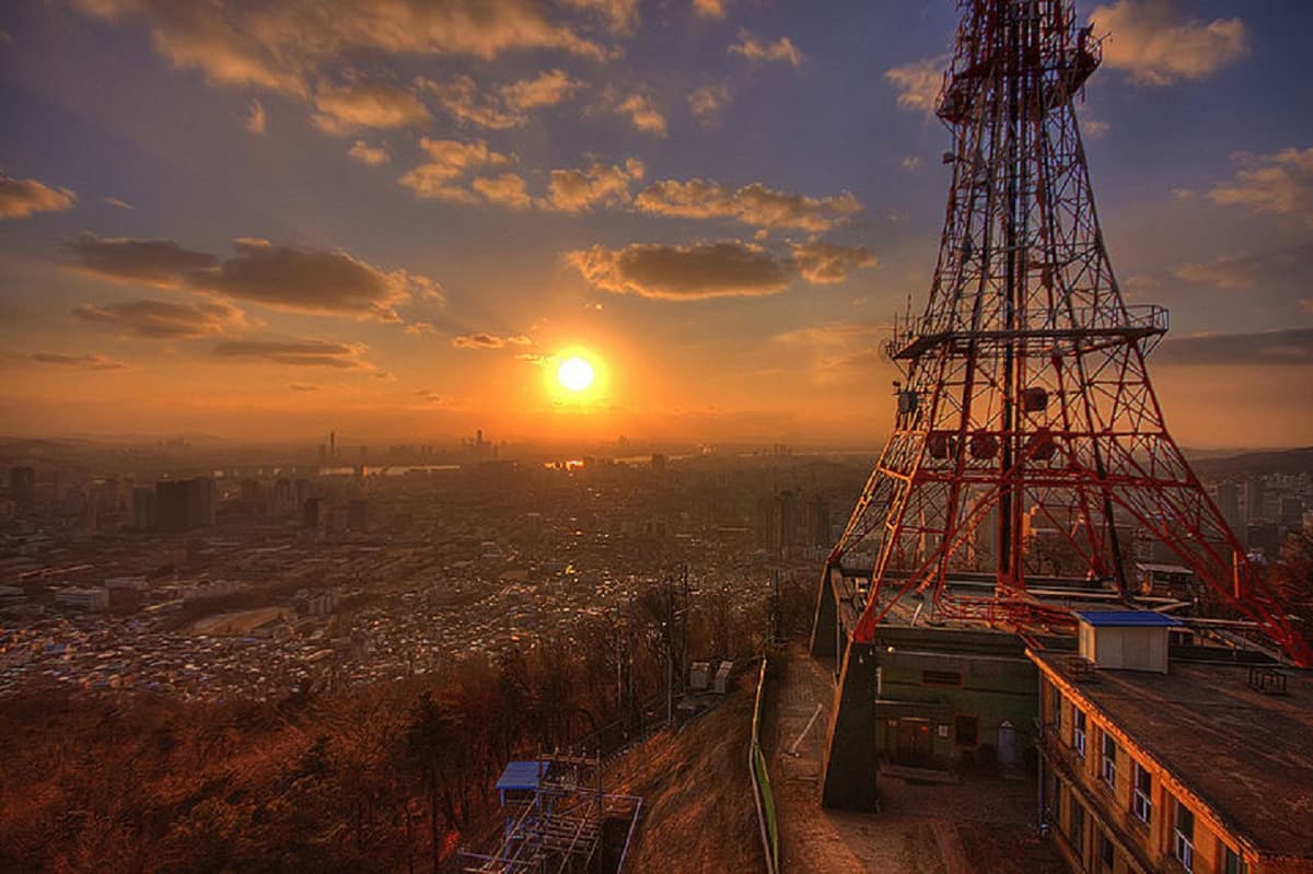 Han River Cruise and Mount Namsan Tour