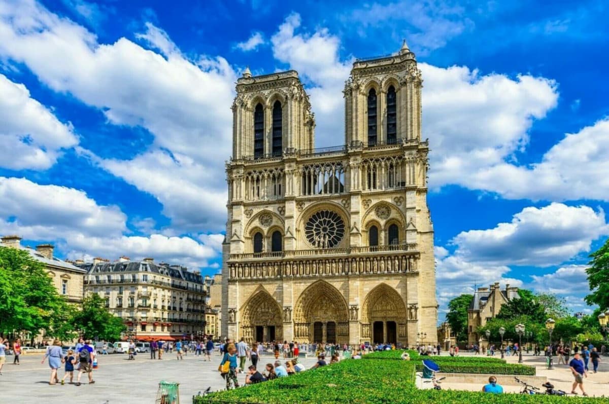 Paris Self-Guided Audio Tour: Eiffel Tower, Notre Dame Cathedral, Louvre Museum