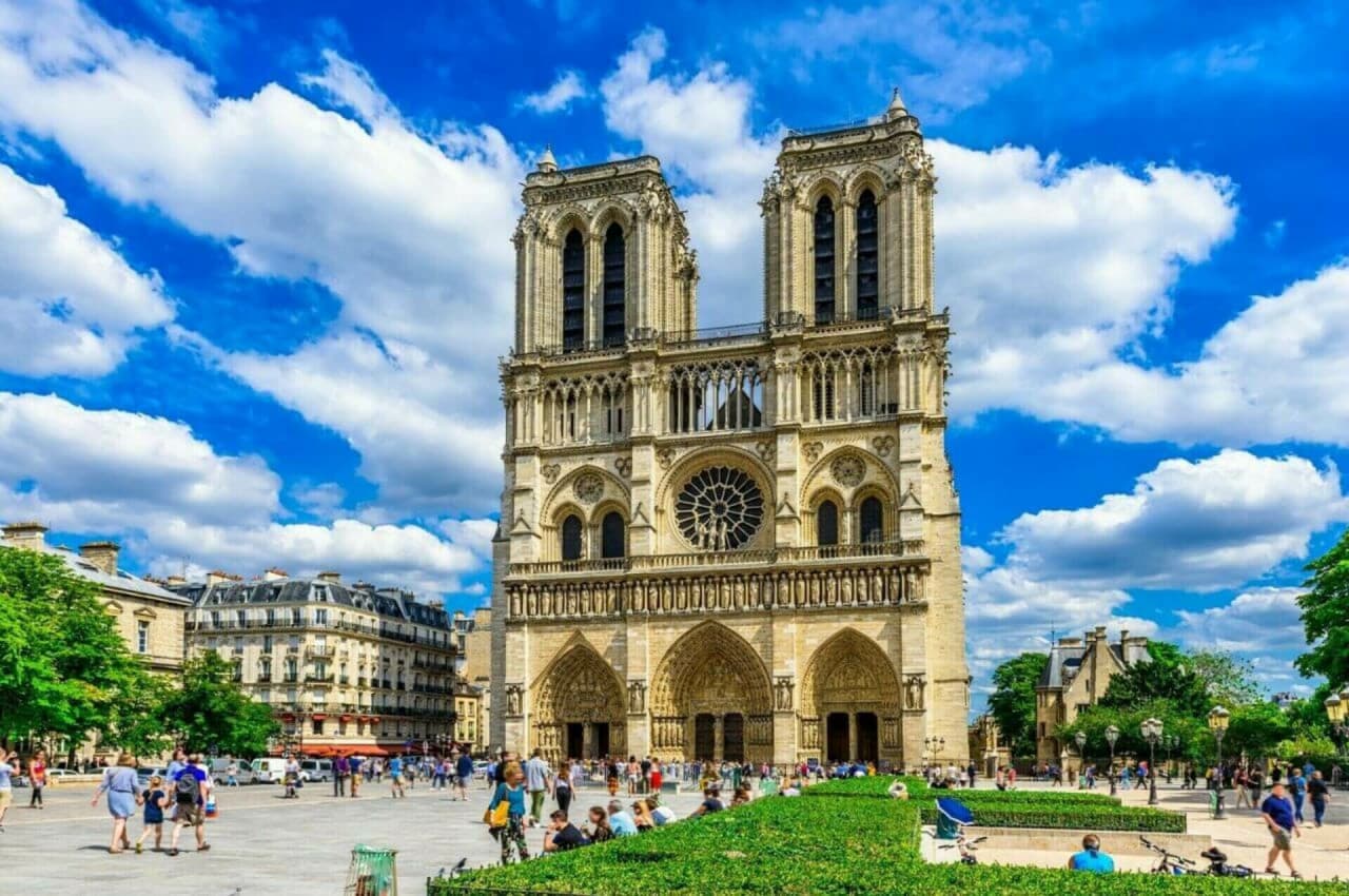Paris Self-Guided Audio Tour: Eiffel Tower, Notre Dame Cathedral, Louvre Museum