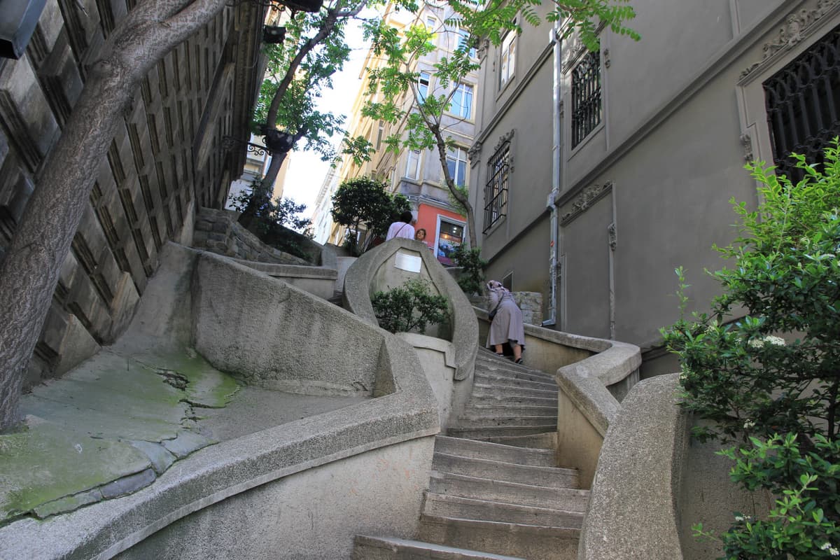 Galata Walking Tour with Galata Tower Admission