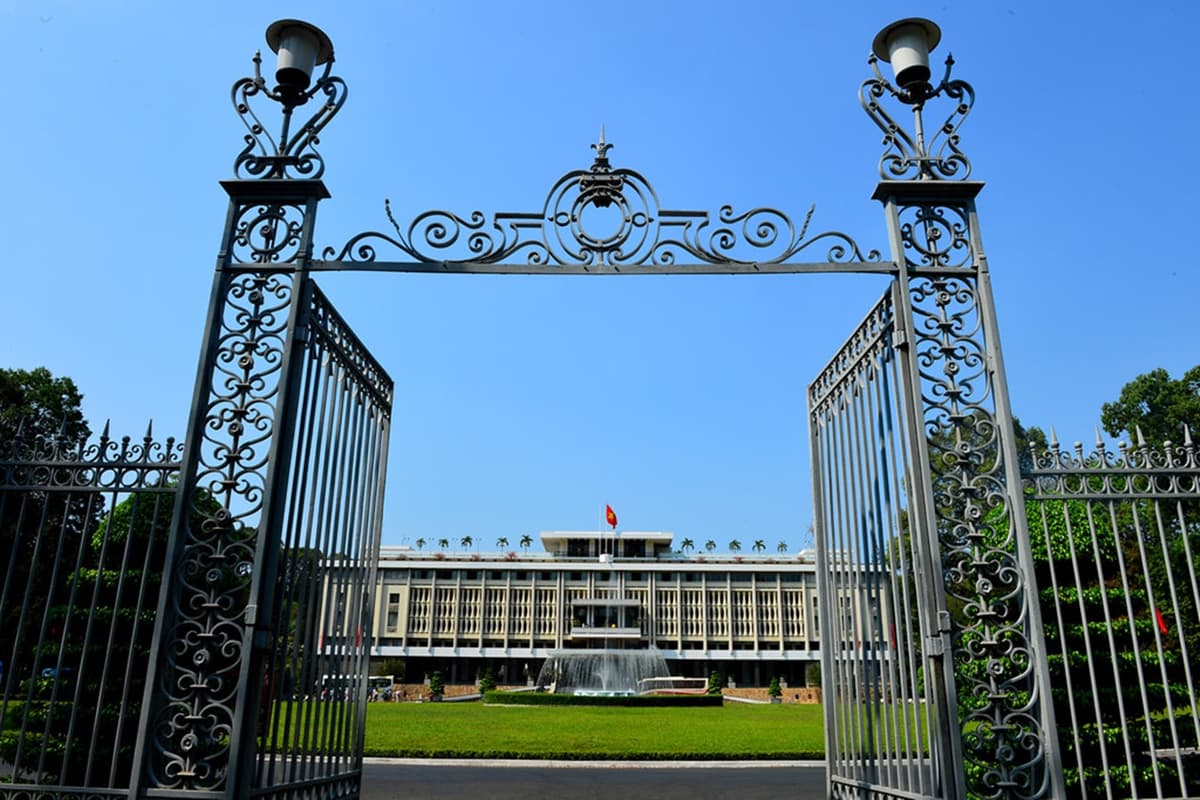 Ho Chi Minh Half-Day City Tour: Independence Palace, Notre Dame Cathedral, Thien Hau Pagoda