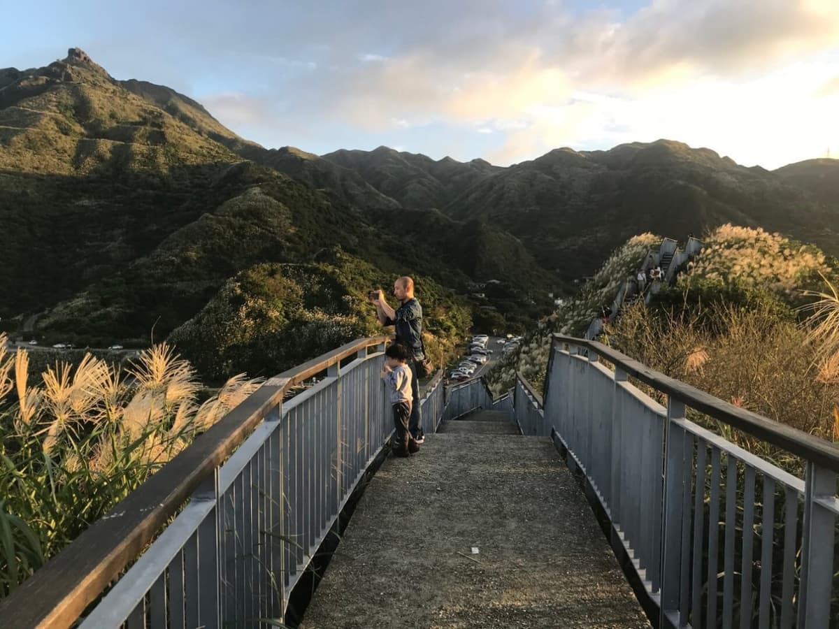 Jiufen Night Tour from Taipei: Jiufen Old Street, ShueiNanDong Golden Waterfall, Baoshishan Lookout