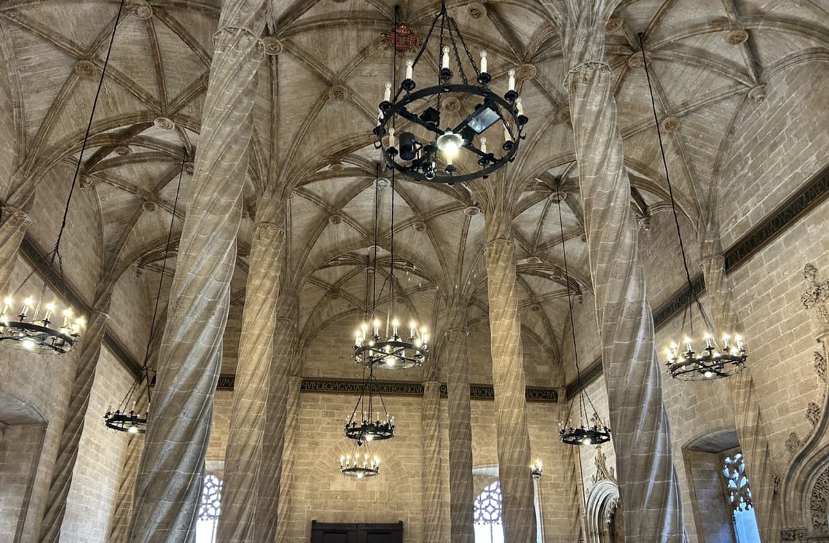 La Lonja de la Seda Tour with English-Speaking Guide & Fast Track Entry
