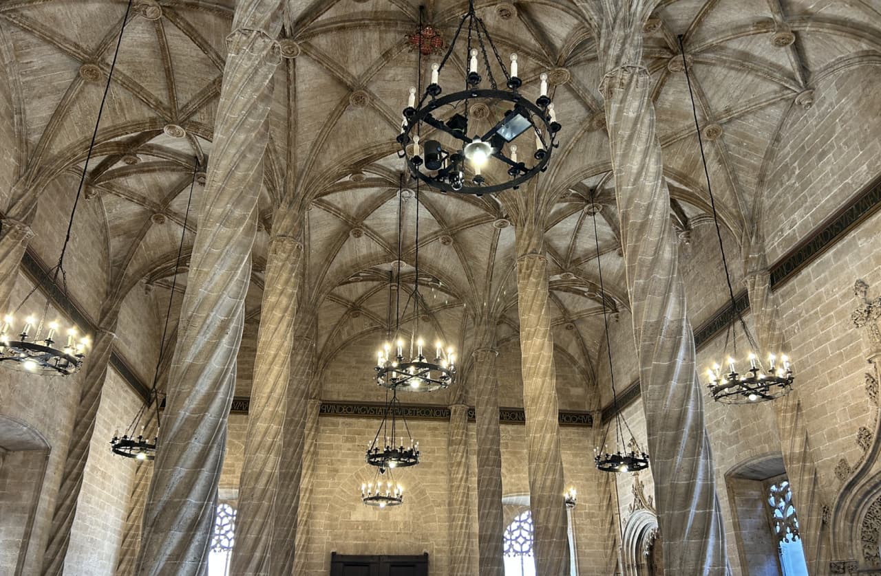 La Lonja de la Seda Tour with English-Speaking Guide & Fast Track Entry