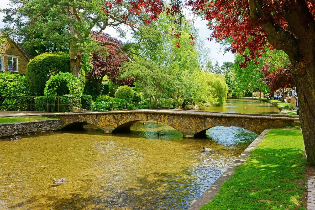 Cotswolds Tour from London with Lunch