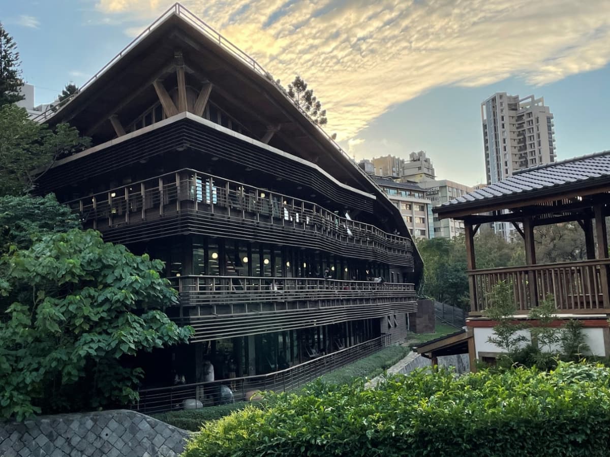 Beitou and Yangmingshan National Park Full-Day Tour from Taipei