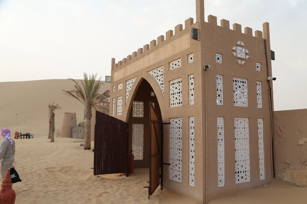 Evening Desert Safari Tour from Dubai with BBQ Dinner