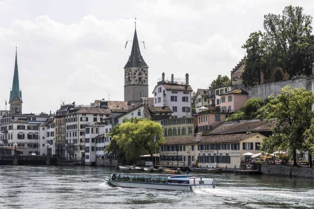 Zurich Sightseeing Bus Tour with Guided Old Town Walk