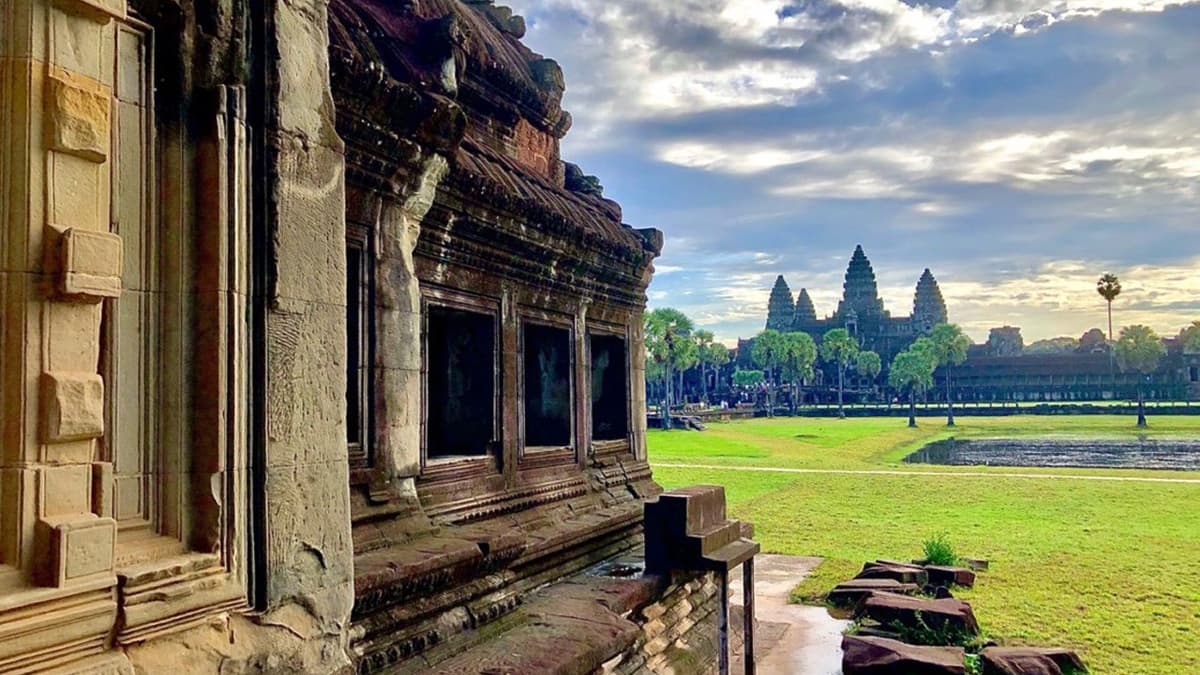 Angkor Temples Sunrise Tour by Tuk-Tuk