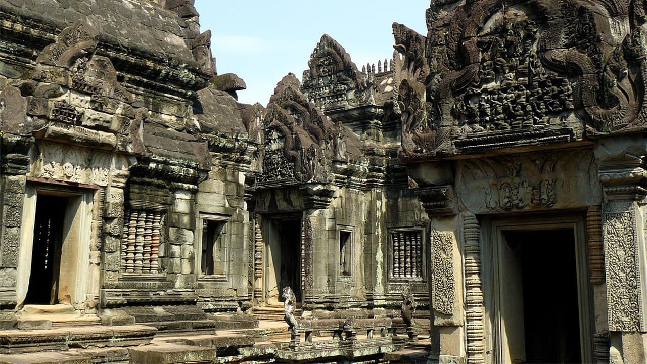 Beng Mealea, Banteay Srei, Banteay Samre, and Phnom Bakheng Tour