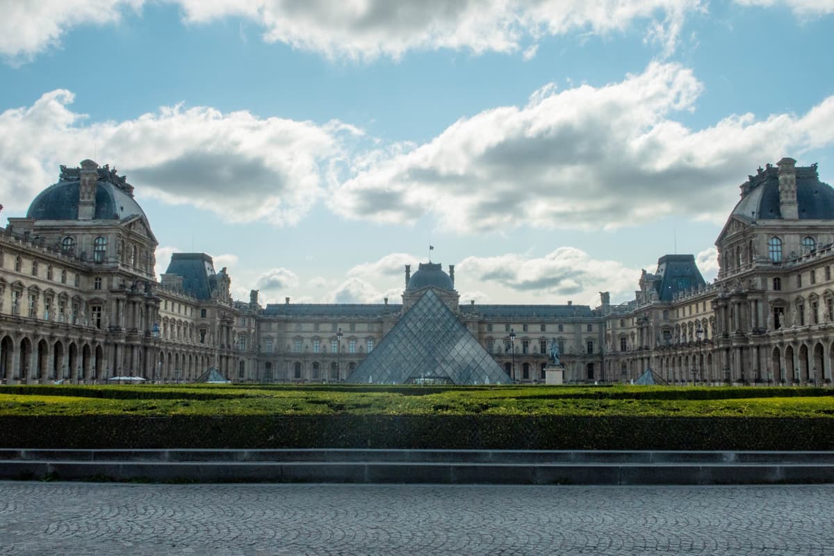Paris Panoramic Bus Tour and Seine River Cruise