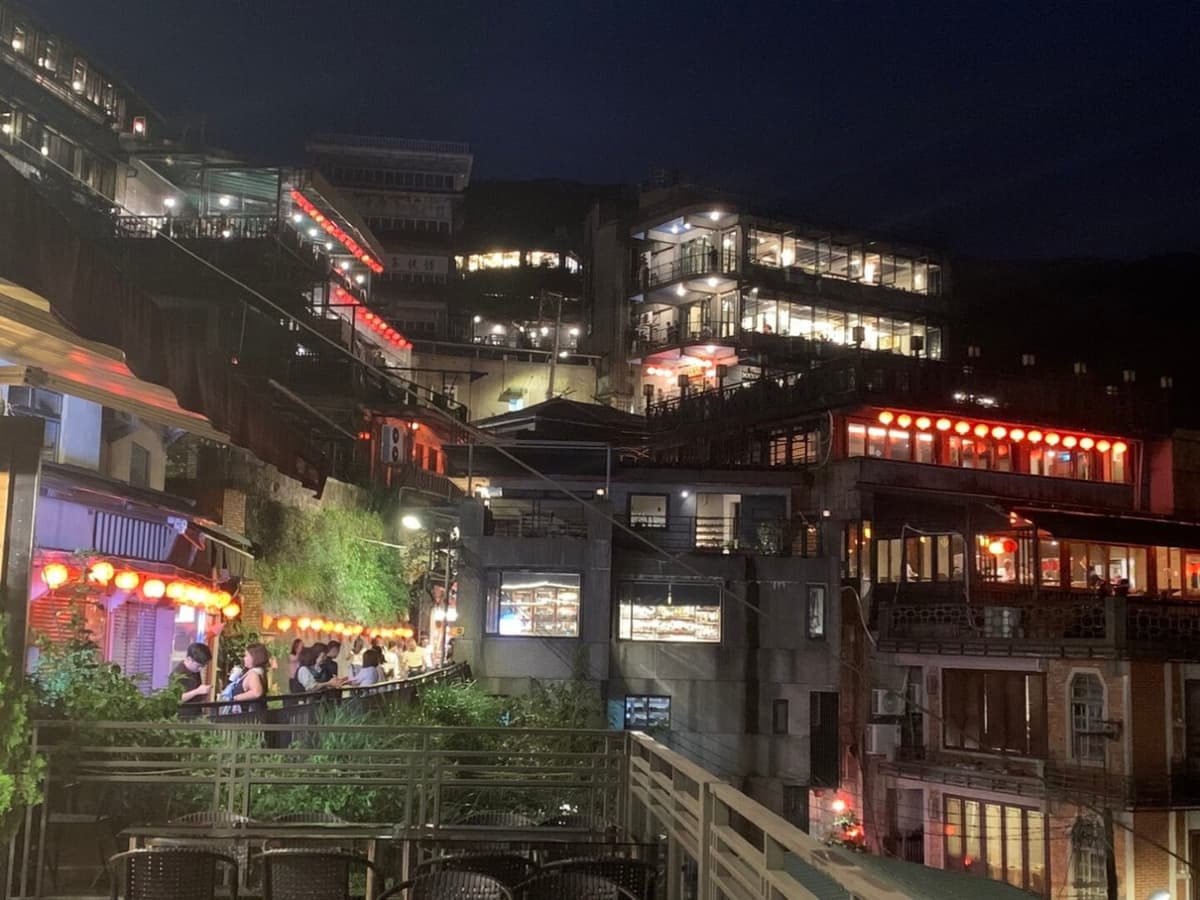 Jiufen Night Tour from Taipei: Jiufen Old Street, ShueiNanDong Golden Waterfall, Baoshishan Lookout