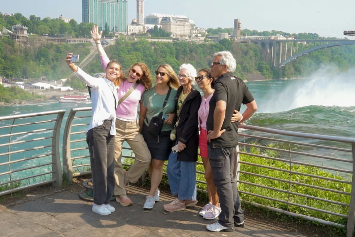 Niagara Falls US: Maid of the Mist Cruise + Cave of the Winds + Small Group Tour