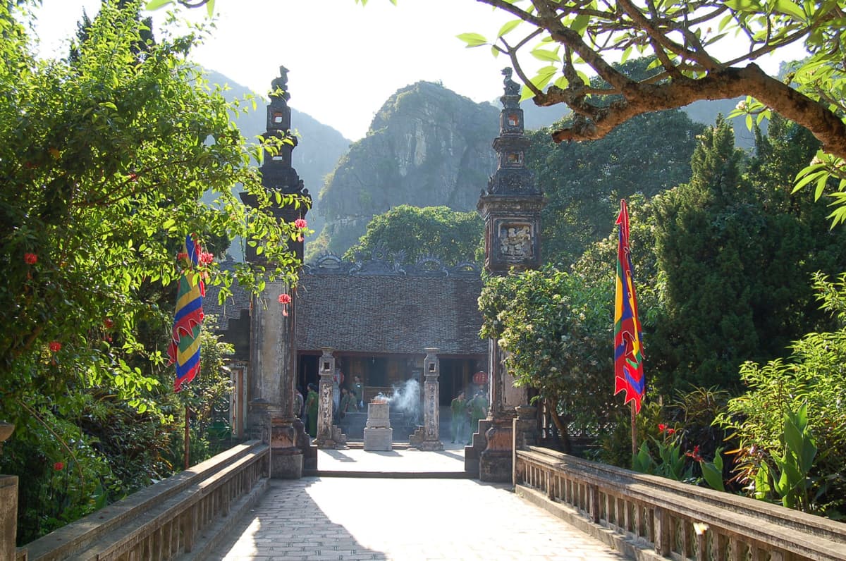 Hoa Lu and Tam Coc Tour from Hanoi