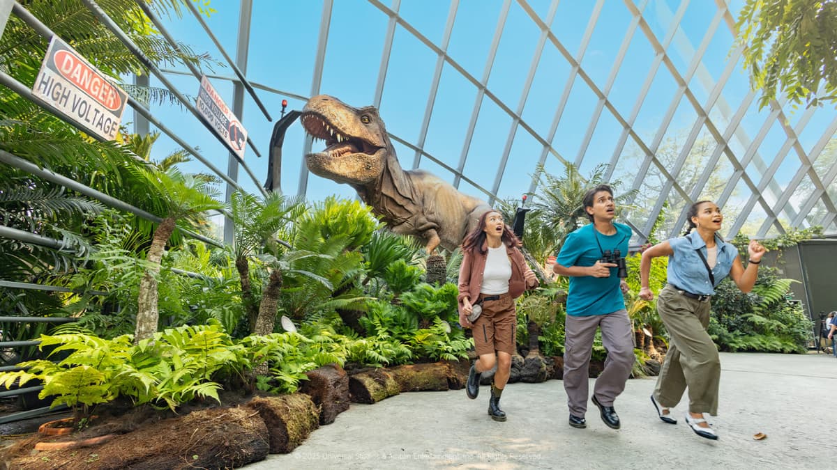 COMBO: Adventure Cove Waterpark + Gardens by the Bay Ticket