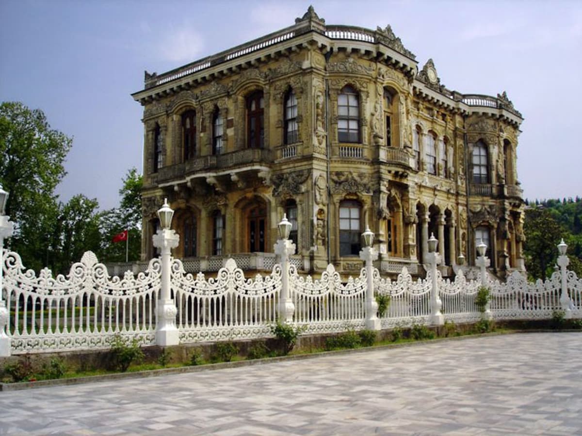 Istanbul Sightseeing Tour, Dolmabahce Palace and Bosphorus Cruise