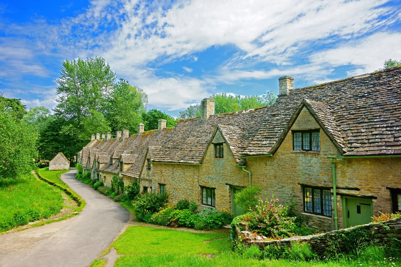 Cotswolds Tour from London with Lunch