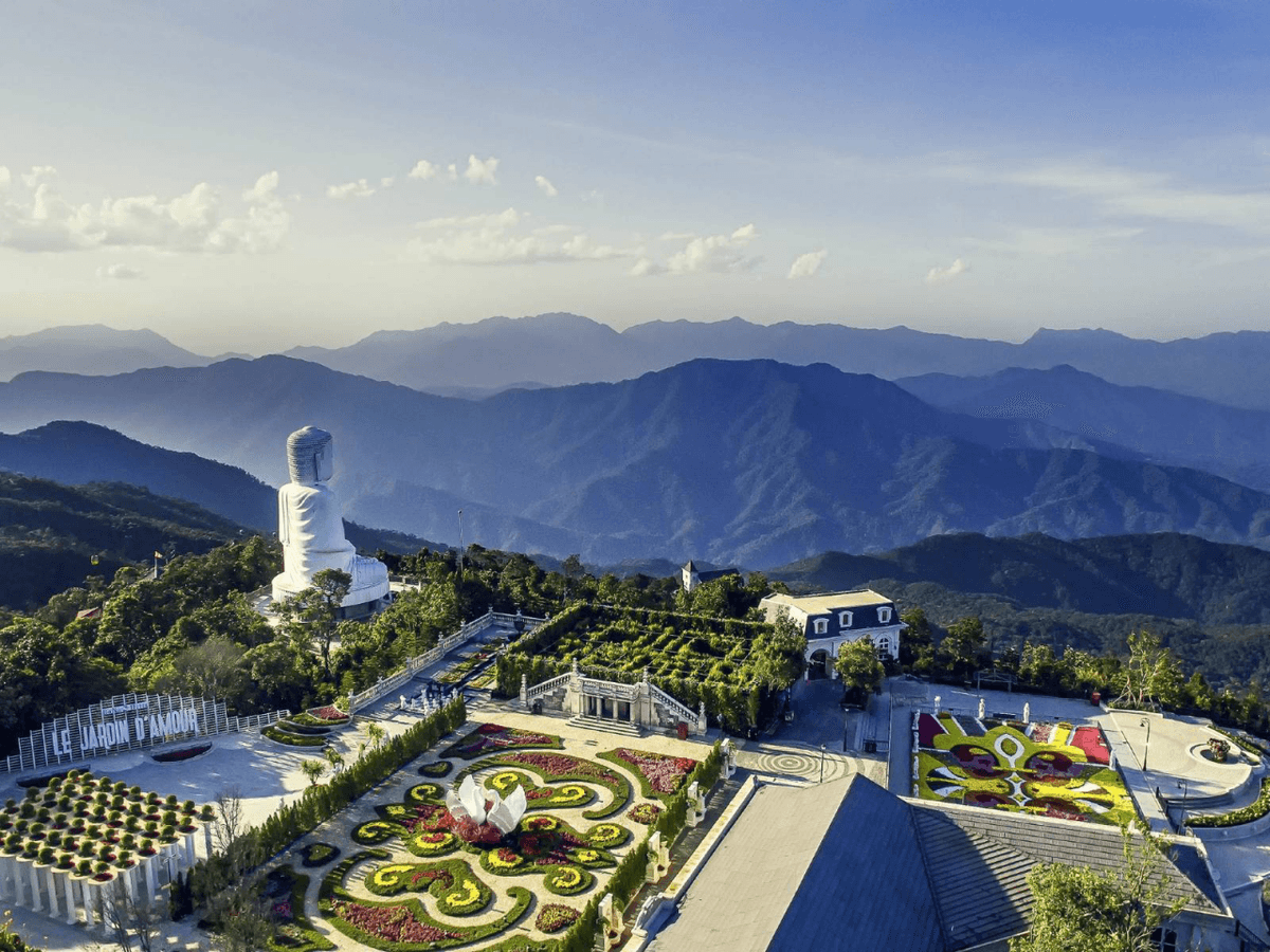 Ba Na Hills and Golden Bridge Full-Day Private Tour from Da Nang with Korean-speaking Guide