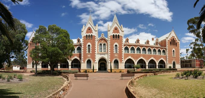 Pinnacles Desert and New Norcia Tour from Perth